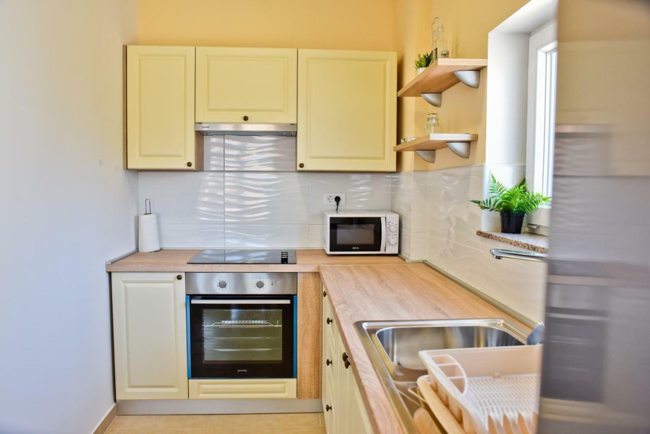 Apartments Mica Vrsi Eksteriør bilde
