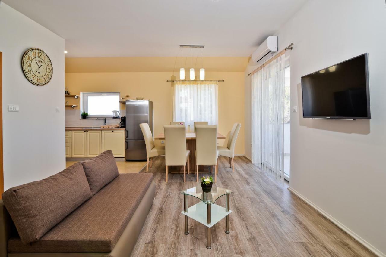 Apartments Mica Vrsi Eksteriør bilde