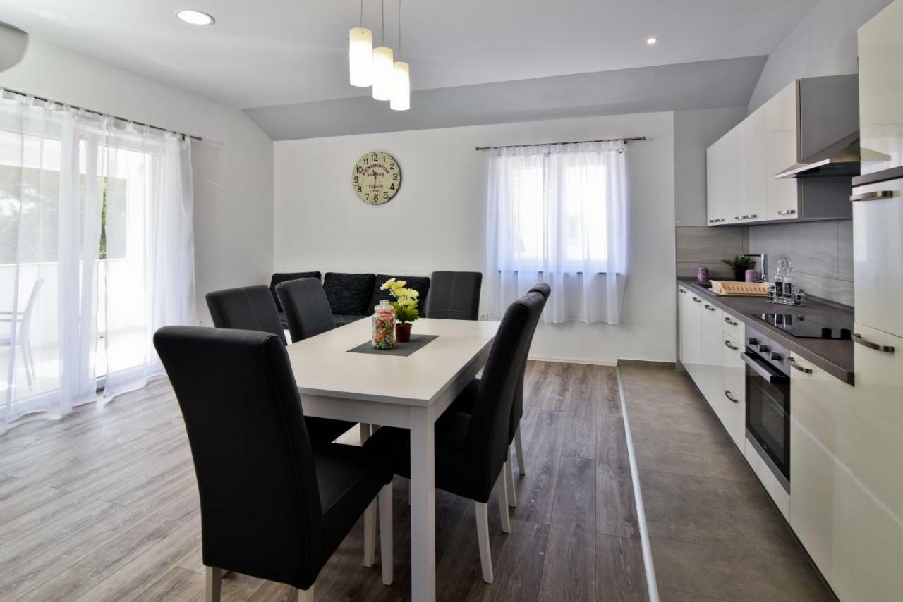 Apartments Mica Vrsi Eksteriør bilde