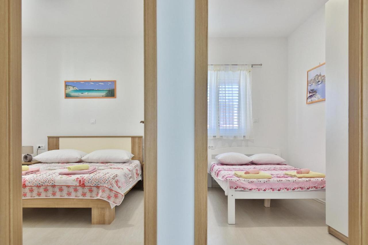 Apartments Mica Vrsi Eksteriør bilde