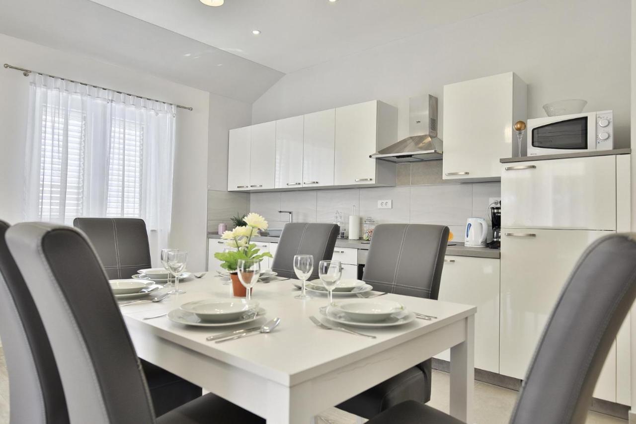 Apartments Mica Vrsi Eksteriør bilde