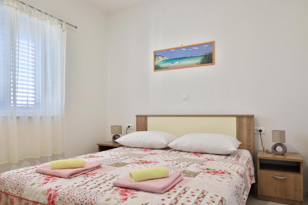 Apartments Mica Vrsi Eksteriør bilde